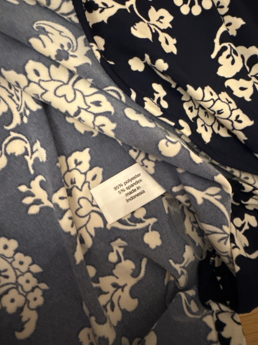 NEW Lane Bryant Size 14/16 Navy Blue Floral V Neck Blouse - Picture 5 of 5